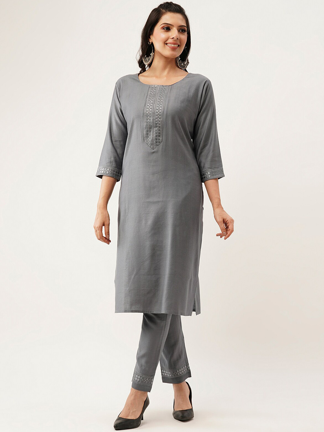 

ODETTE Round Neck Thread Work Regular Kurta with Trousers, Grey