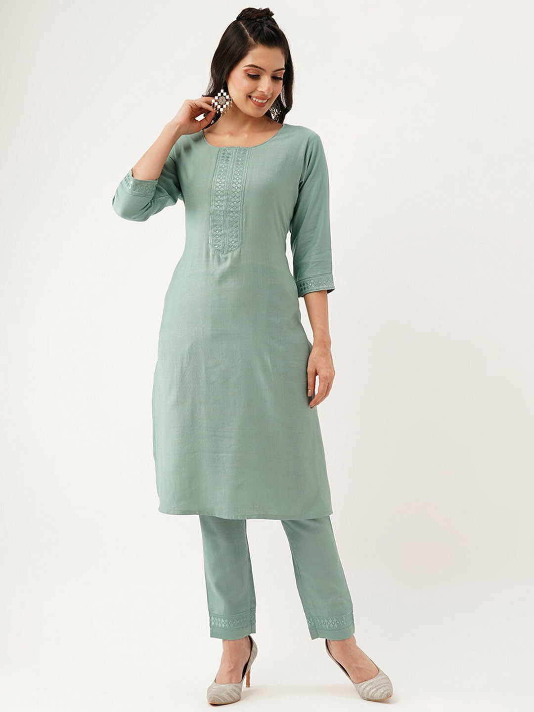 

ODETTE Ethnic Motifs Embroidered Regular Sequinned Kurta with Trousers, Green