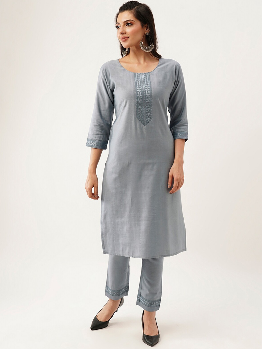 

ODETTE Ethnic Motifs Yoke Design Regular Kurta with Trousers, Grey