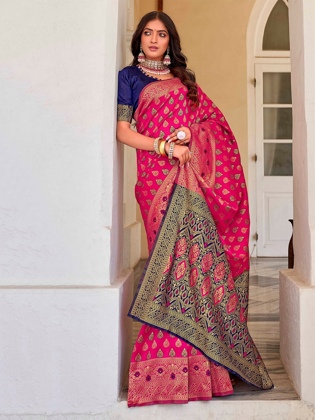 

SARIYA Woven Design Zari Silk Blend Banarasi Saree, Pink