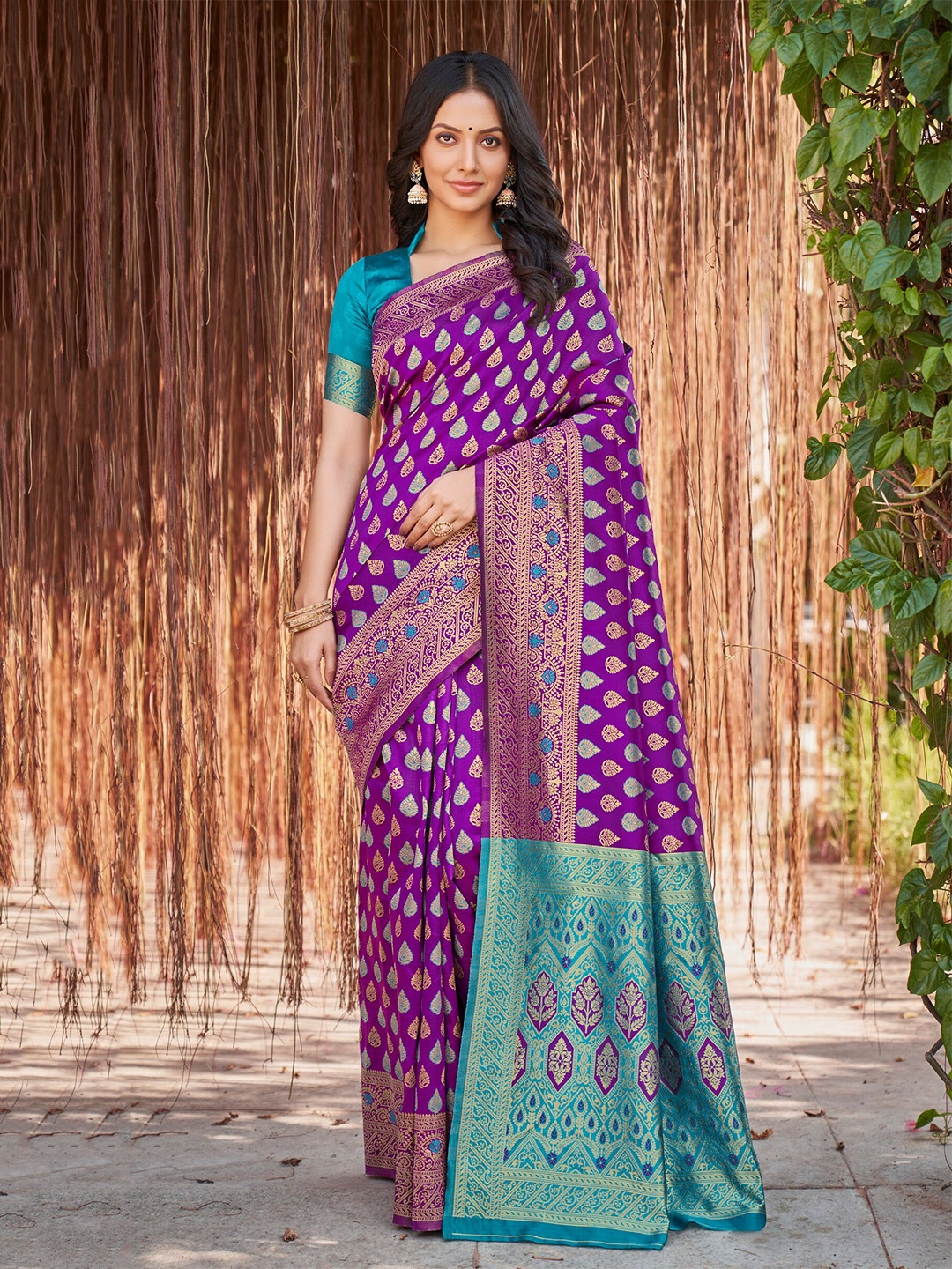 

SARIYA Ethnic Motifs Woven Design Zari Banarasi Saree, Purple