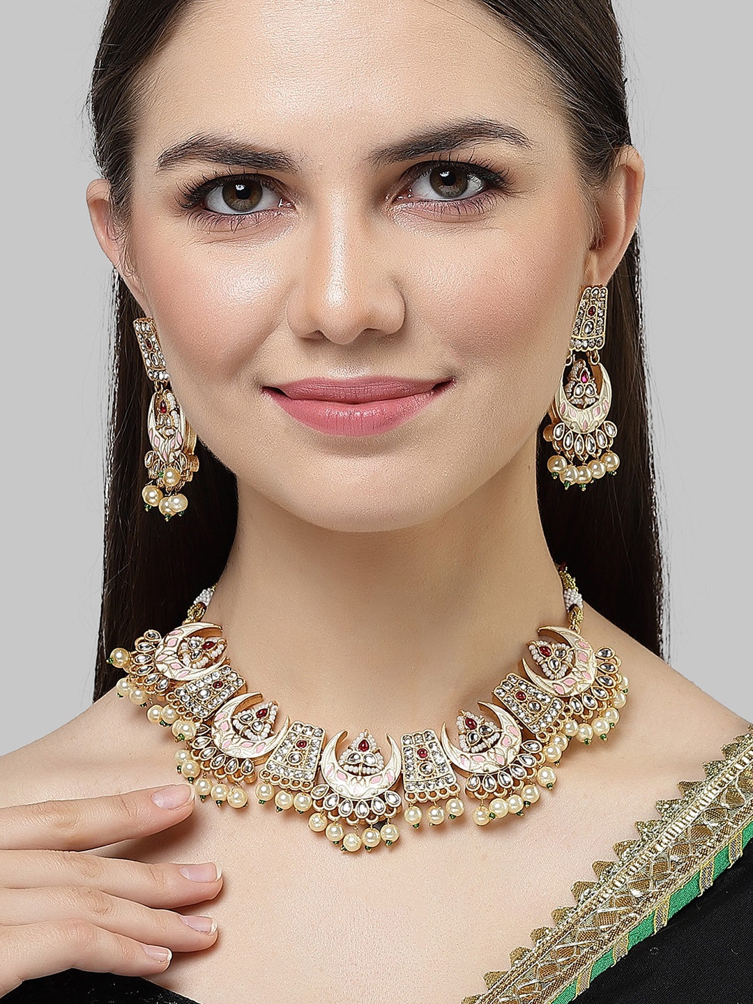 

KARATCART Gold-Plated Kundan-Studded & Beaded Jewellery Set