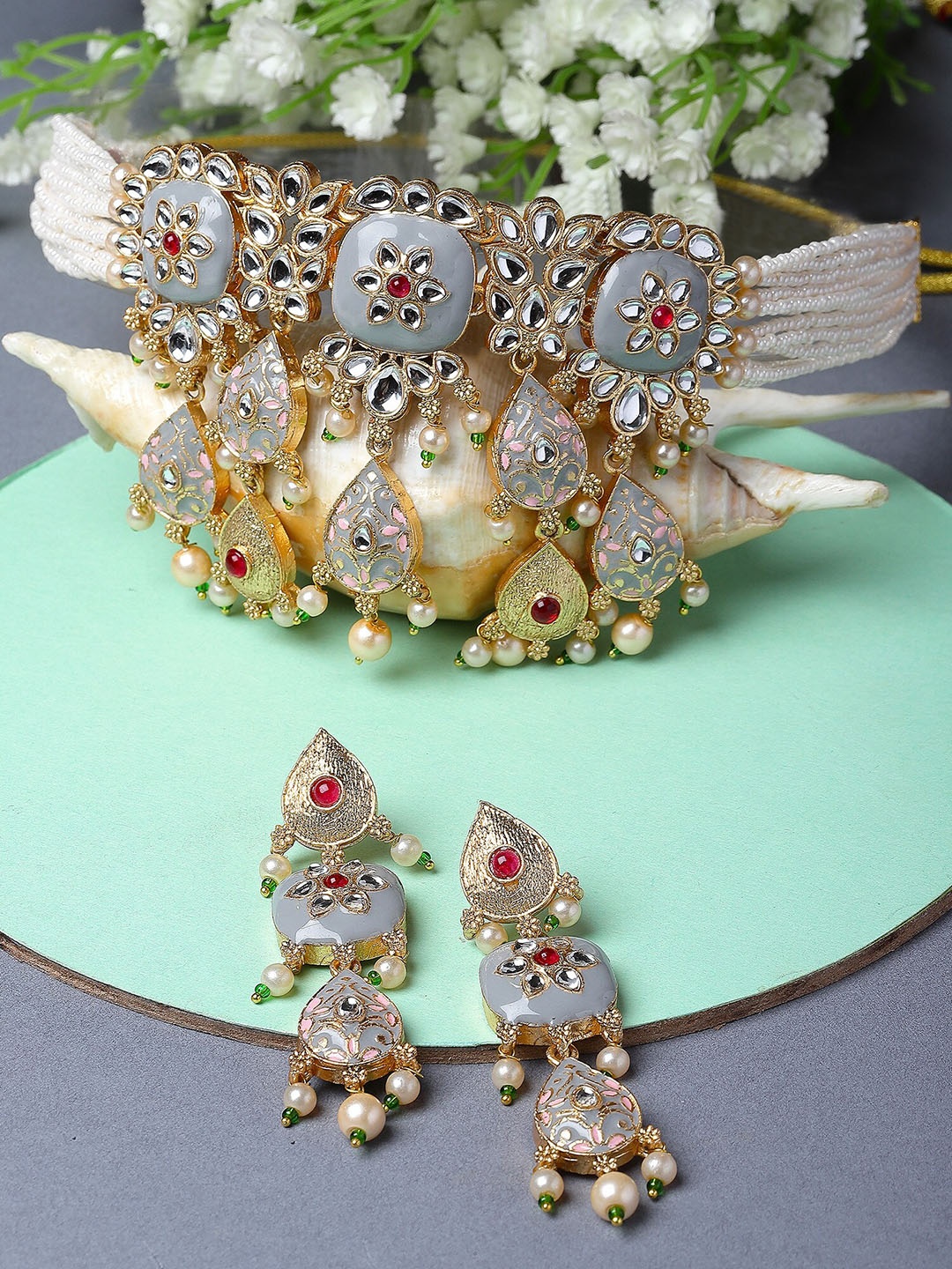 

KARATCART Gold-Plated Kundan-Studded & Beaded Jewellery Set