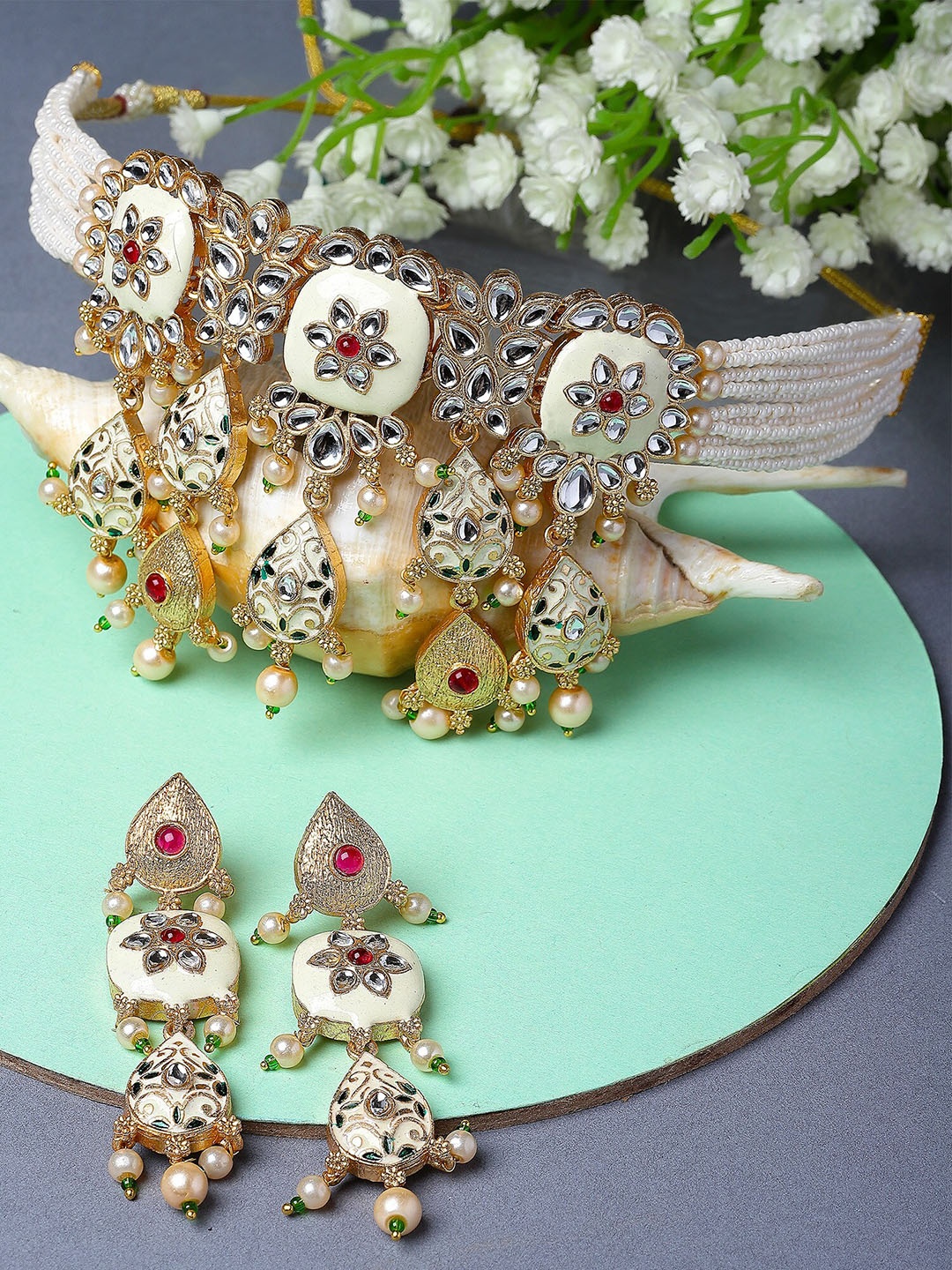 

KARATCART Gold-Plated Kundan-Studded & Beaded Jewellery Set