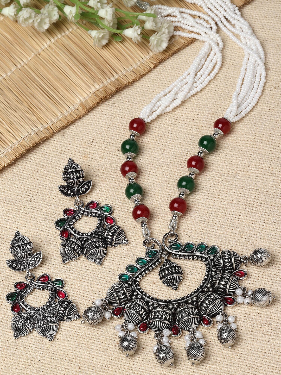 

KARATCART Silver-Plated Kundan-Studded & Beaded Oxidised Jewellery Set