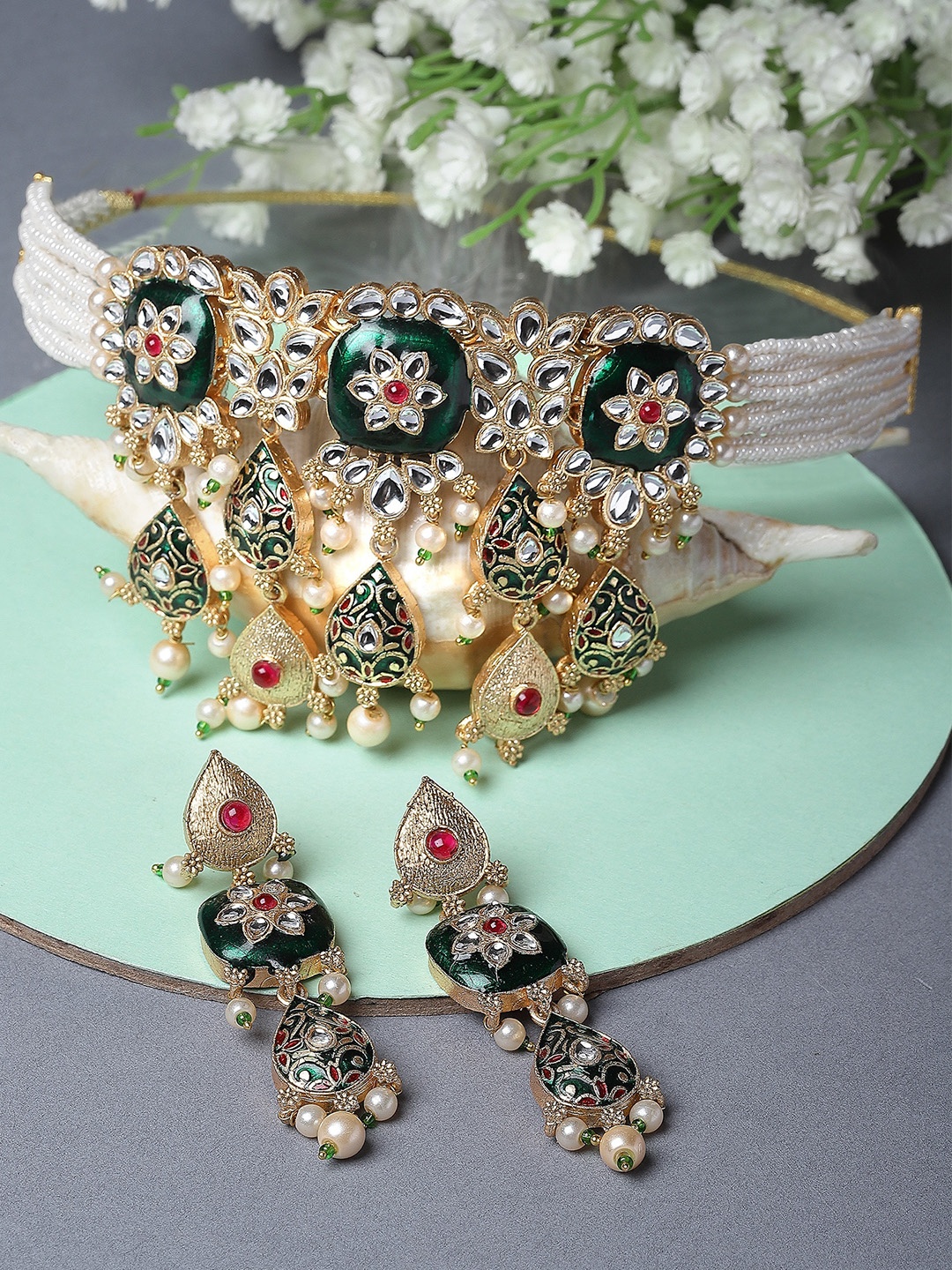 

KARATCART Gold-Plated Kundan Studded & Beaded Jewellery Set