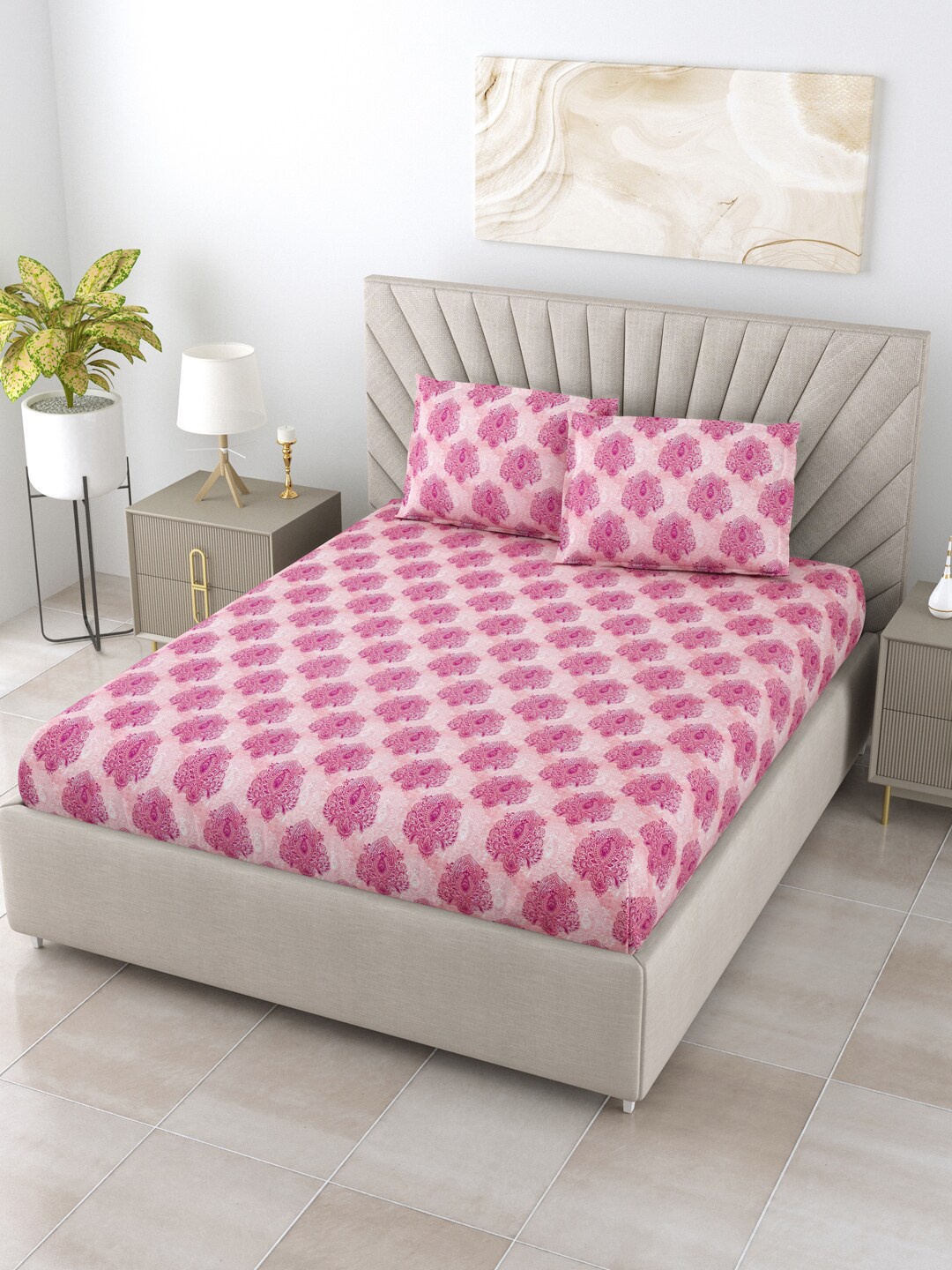 

BOMBAY DYEING Cardinal Pink & White Printed Cotton 120 TC King Bedsheet & 2 Pillow Covers