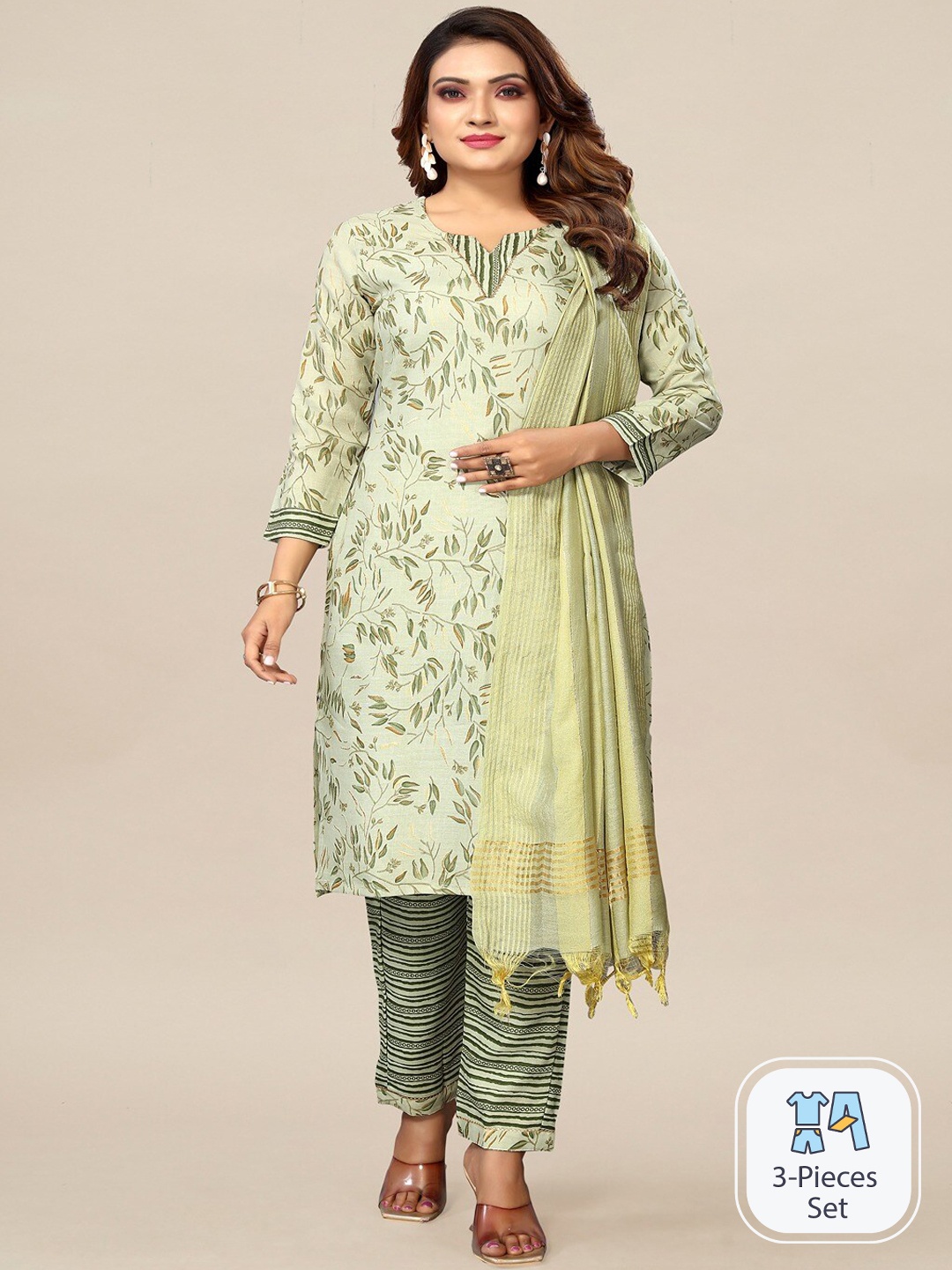 

TITANIUM SILK INDUSTRIES PVT. LTD. Floral Printed Regular Kurta with Trousers & Dupatta, Green