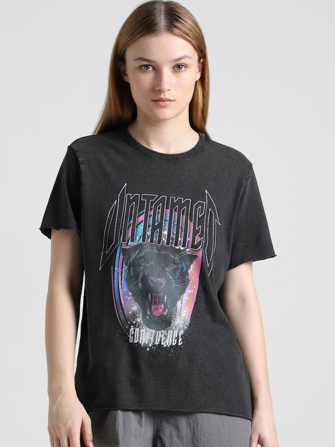 

ONLY Printed V-Neck Pockets T-shirt, Black