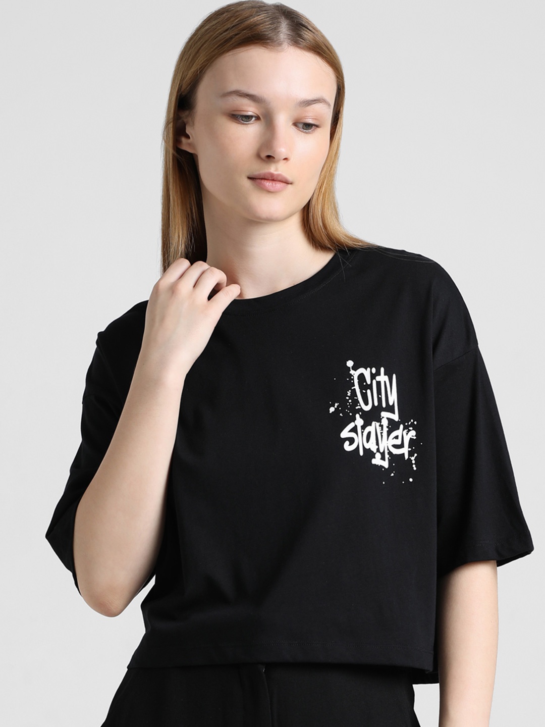 

ONLY Typography V-Neck Boxy T-shirt, Black
