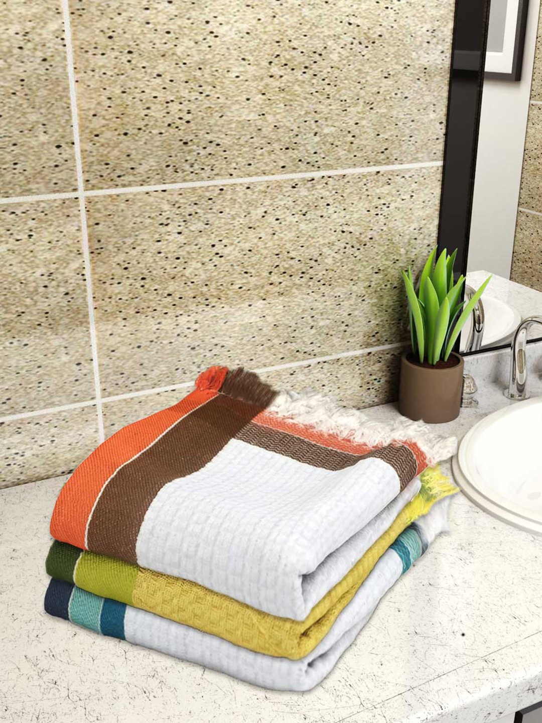 

Athom Living White & Green 3 Pieces Striped 220 GSM Premium Cotton Bath Towels