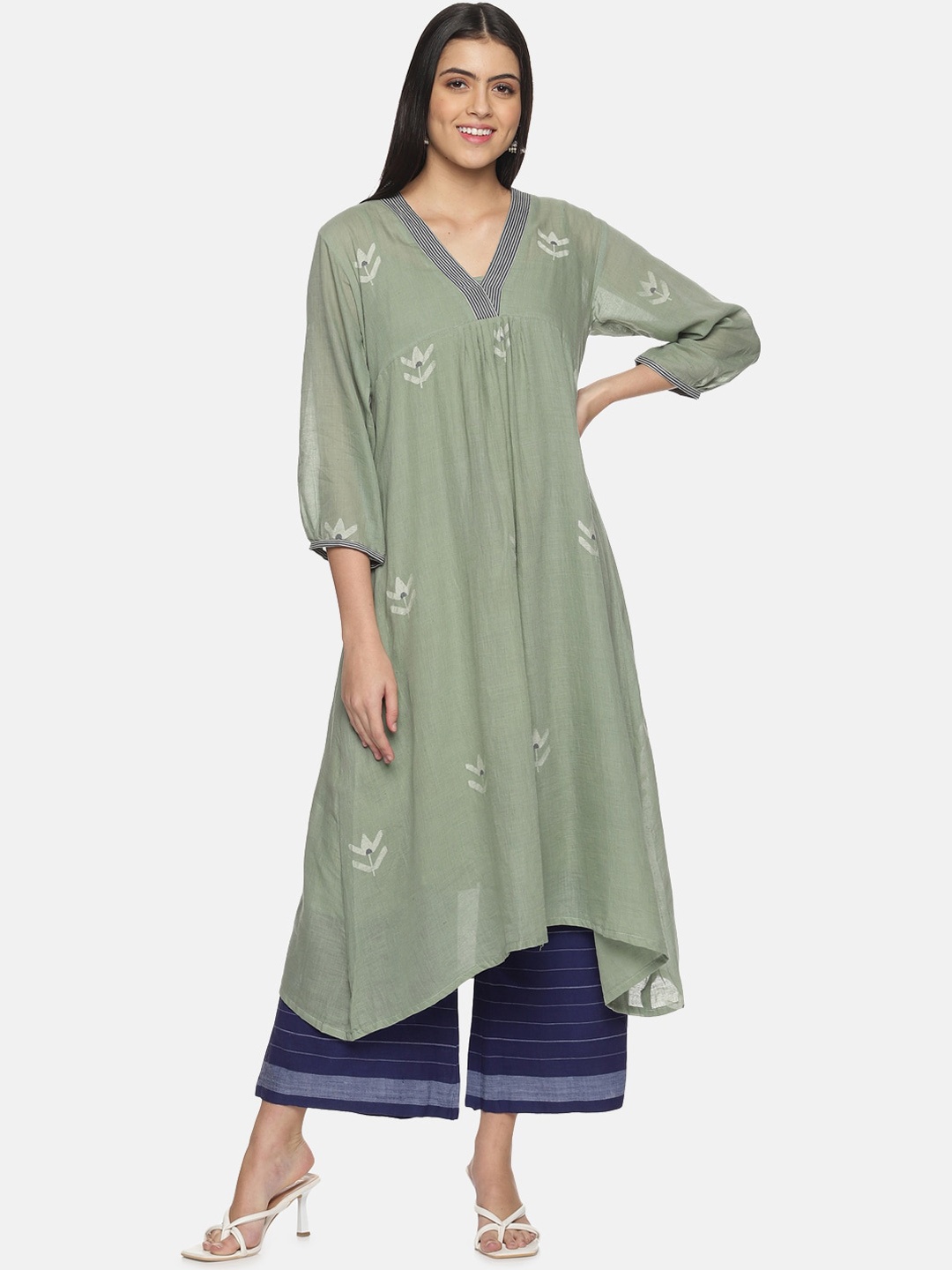 

Hanging Threads Floral Printed V-Neck A-Line Kurta With Trousers, Green