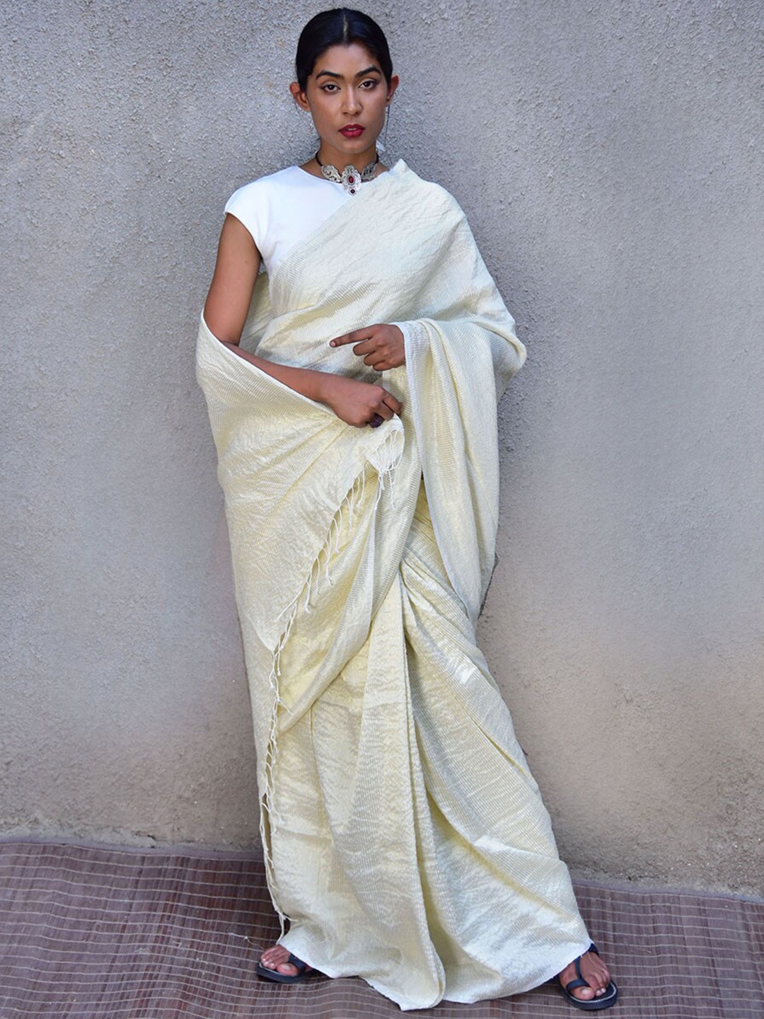 

Chidiyaa Woven Design Zari Saree, Off white