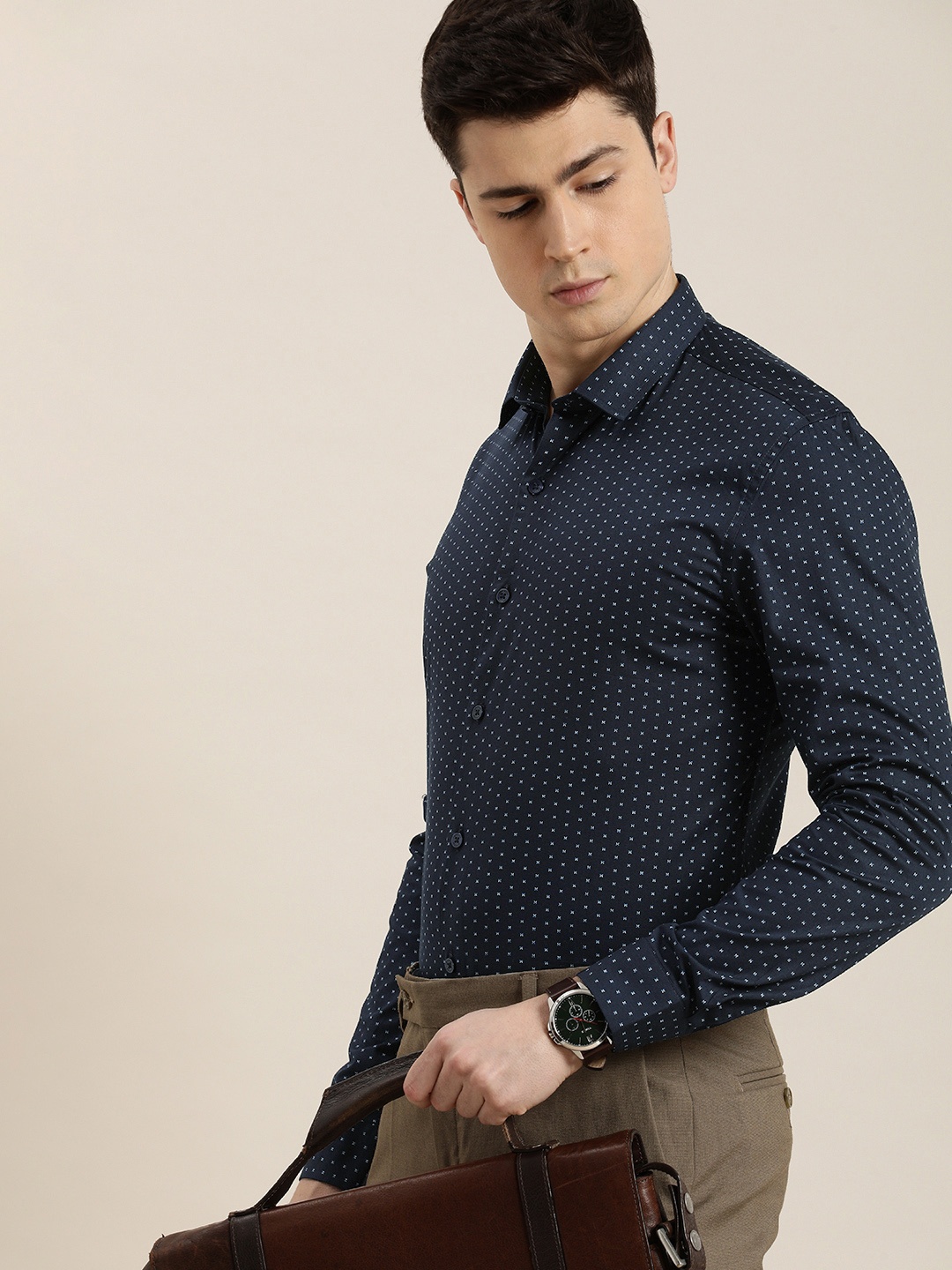 

INVICTUS Men Classic Slim Fit Opaque Printed Formal Shirt, Navy blue