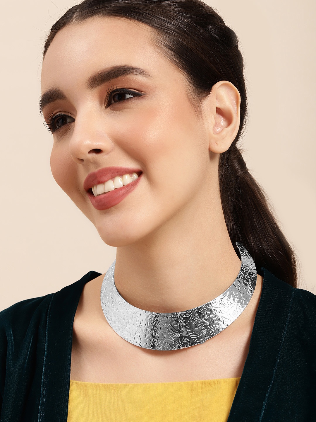 

Sangria Floral Textured Choker Necklace, Silver