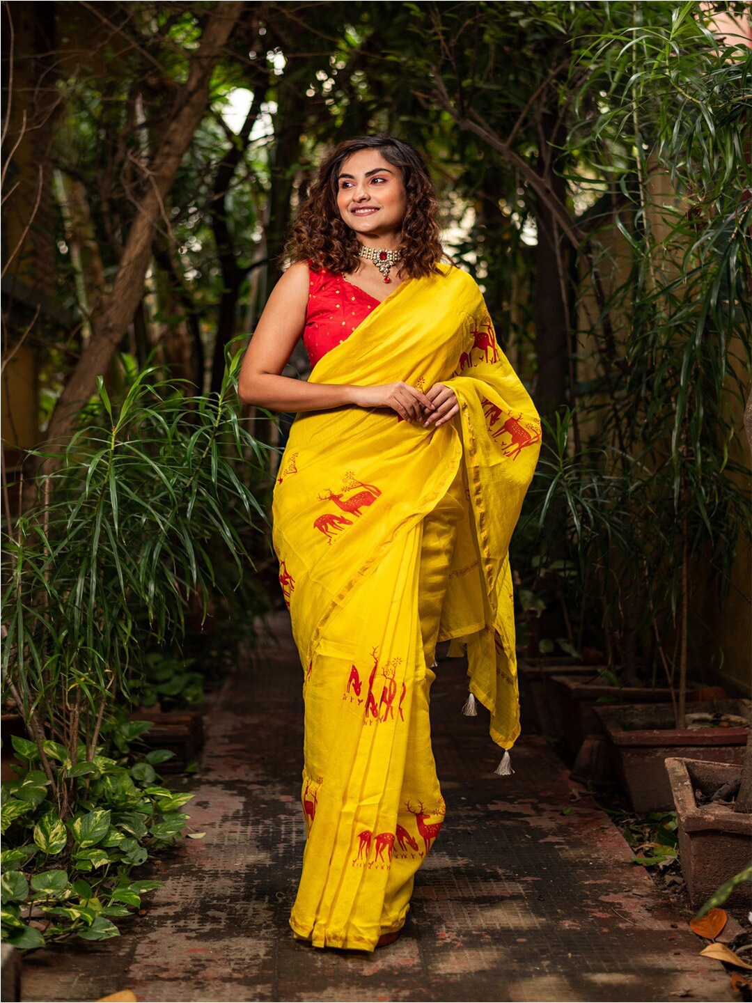 

Apaapi Threads of glory Ethnic Motifs Printed Chanderi Silk Block Print Saree, Yellow