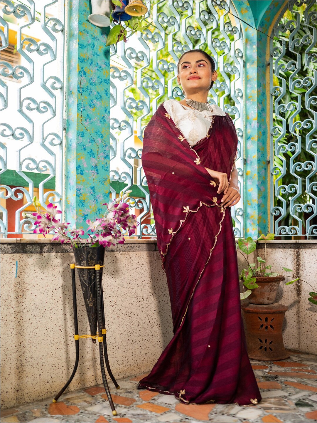 

Apaapi Threads of glory Striped Pure Georgette Saree, Burgundy
