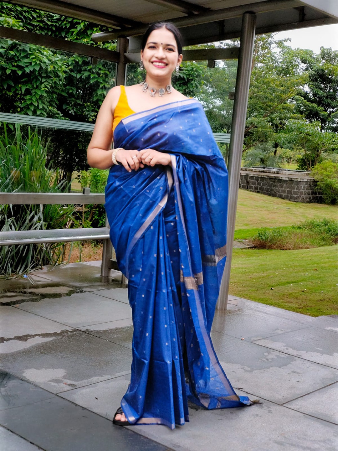 

Apaapi Threads of glory Ethnic Motifs Woven Design Zari Maheshwari Saree, Blue