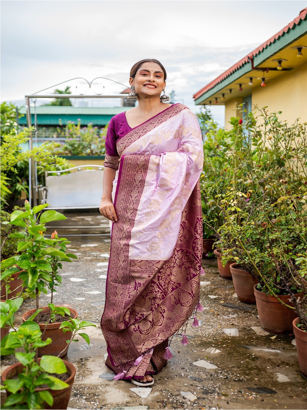 Apaapi Threads of glory Floral Woven Design Zari Saree, Lavender