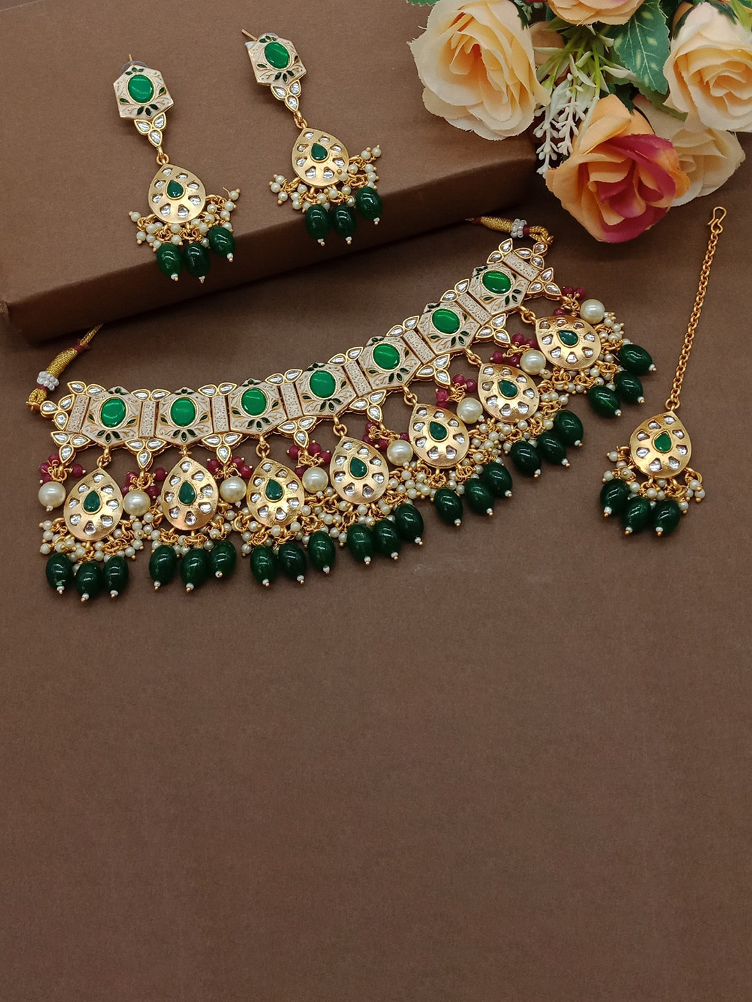 

AASHISH IMITATION Gold-Plated Kundan-Studded & Beaded Jewellery Set
