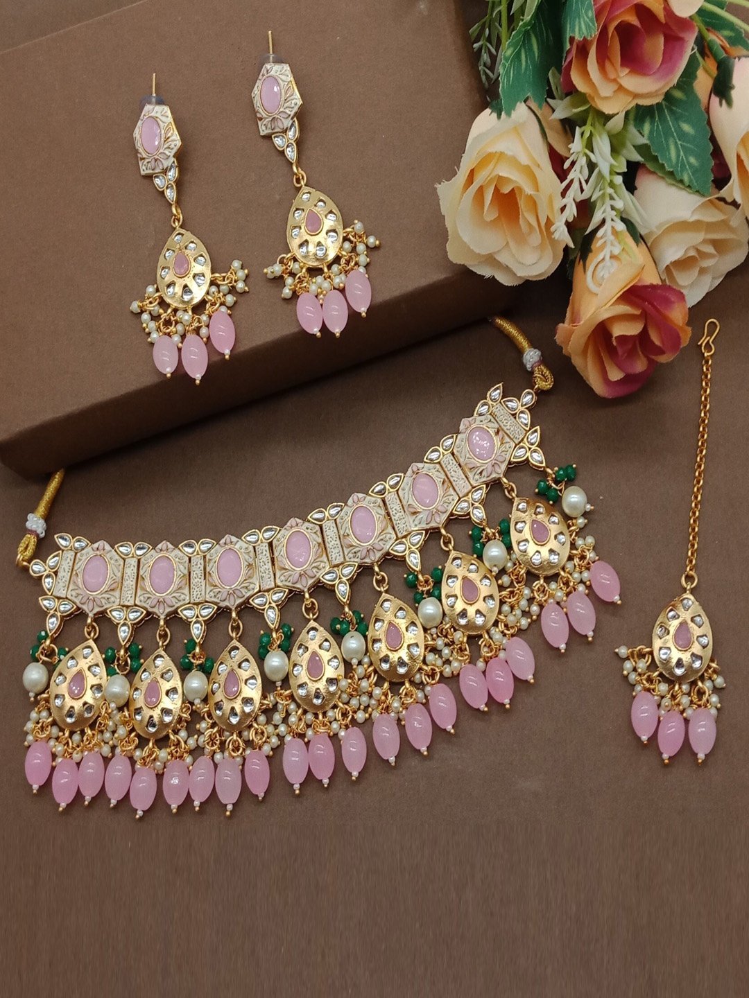 

AASHISH IMITATION Gold-Plated Kundan-Studded & Beaded Jewellery Set