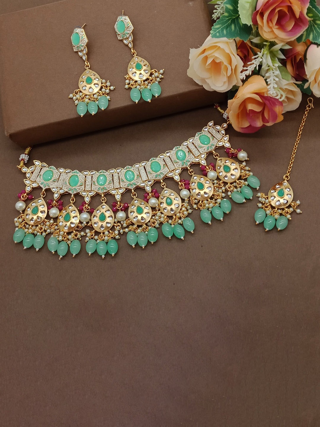 

AASHISH IMITATION Gold-Plated Kundan-Studded & Beaded Jewellery Set