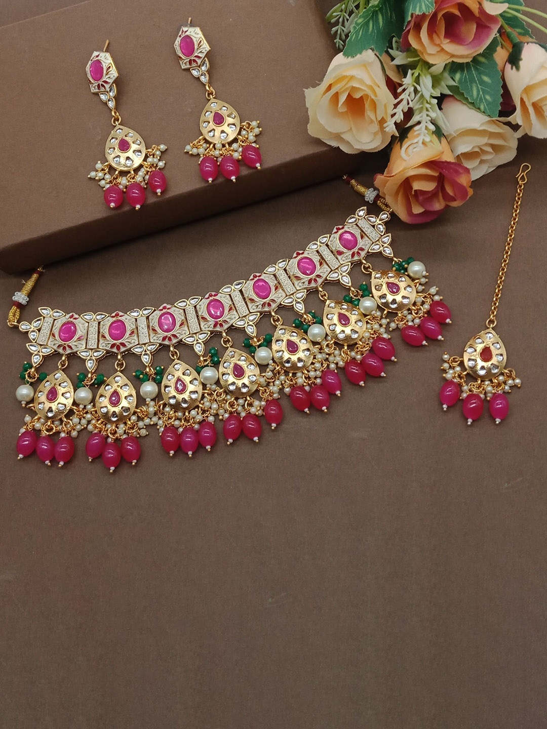 

AASHISH IMITATION Gold-Plated Kundan-Studded & Beaded Jewellery Set
