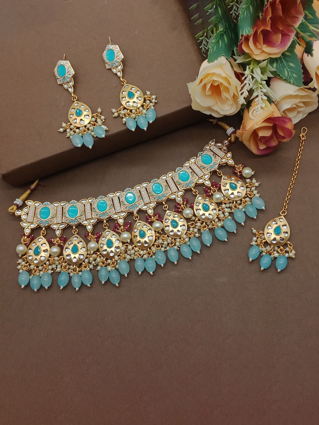 

AASHISH IMITATION Gold-Plated Kundan-Studded & Beaded Jewellery Set
