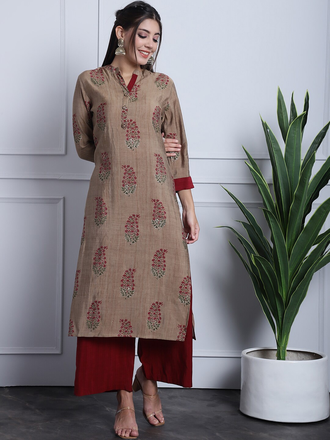 

Grancy Floral Printed Mandarin Collar Staright Georgette Kurta with Palazzos, Brown