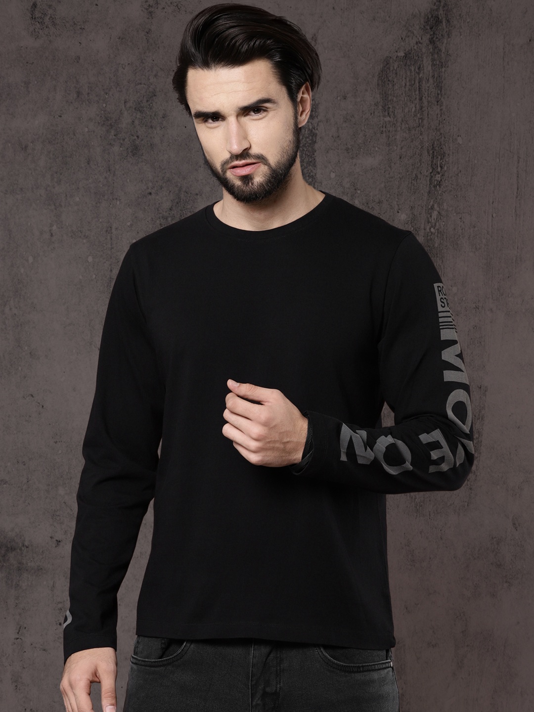 

Roadster Men Black Solid Round Neck T-shirt