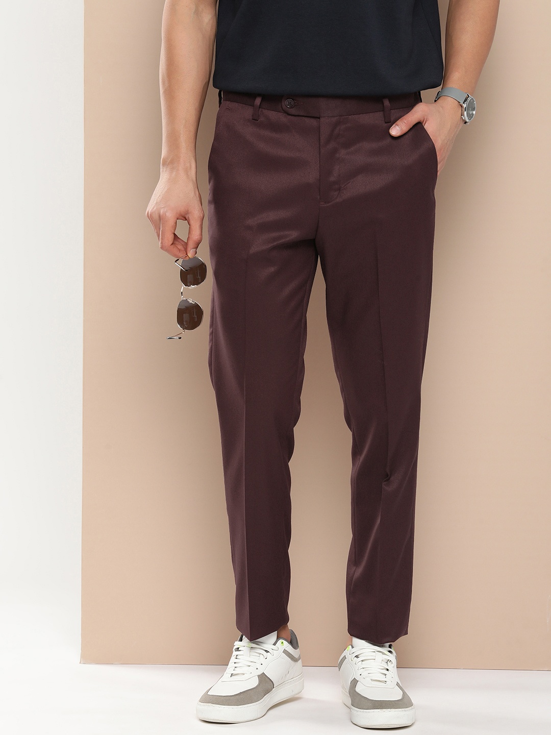 

encore by INVICTUS Men Solid Mid-Rise Regular Trousers, Maroon