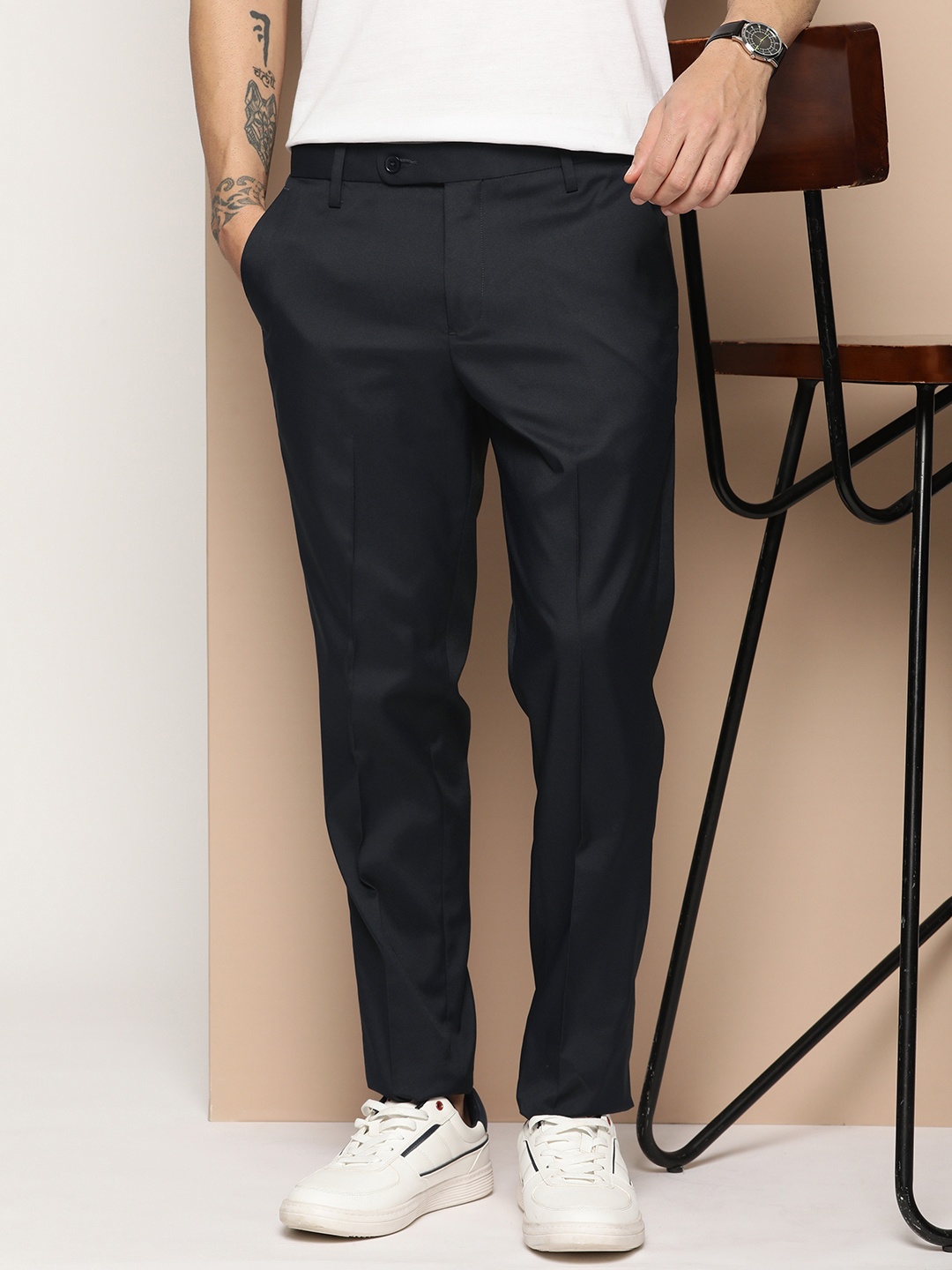 

encore by INVICTUS Men Solid Smart Casual Trousers, Navy blue