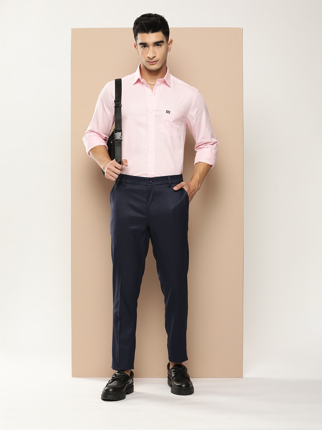 

encore by INVICTUS Men Mid Rise Solid Semi Formal Trousers, Navy blue