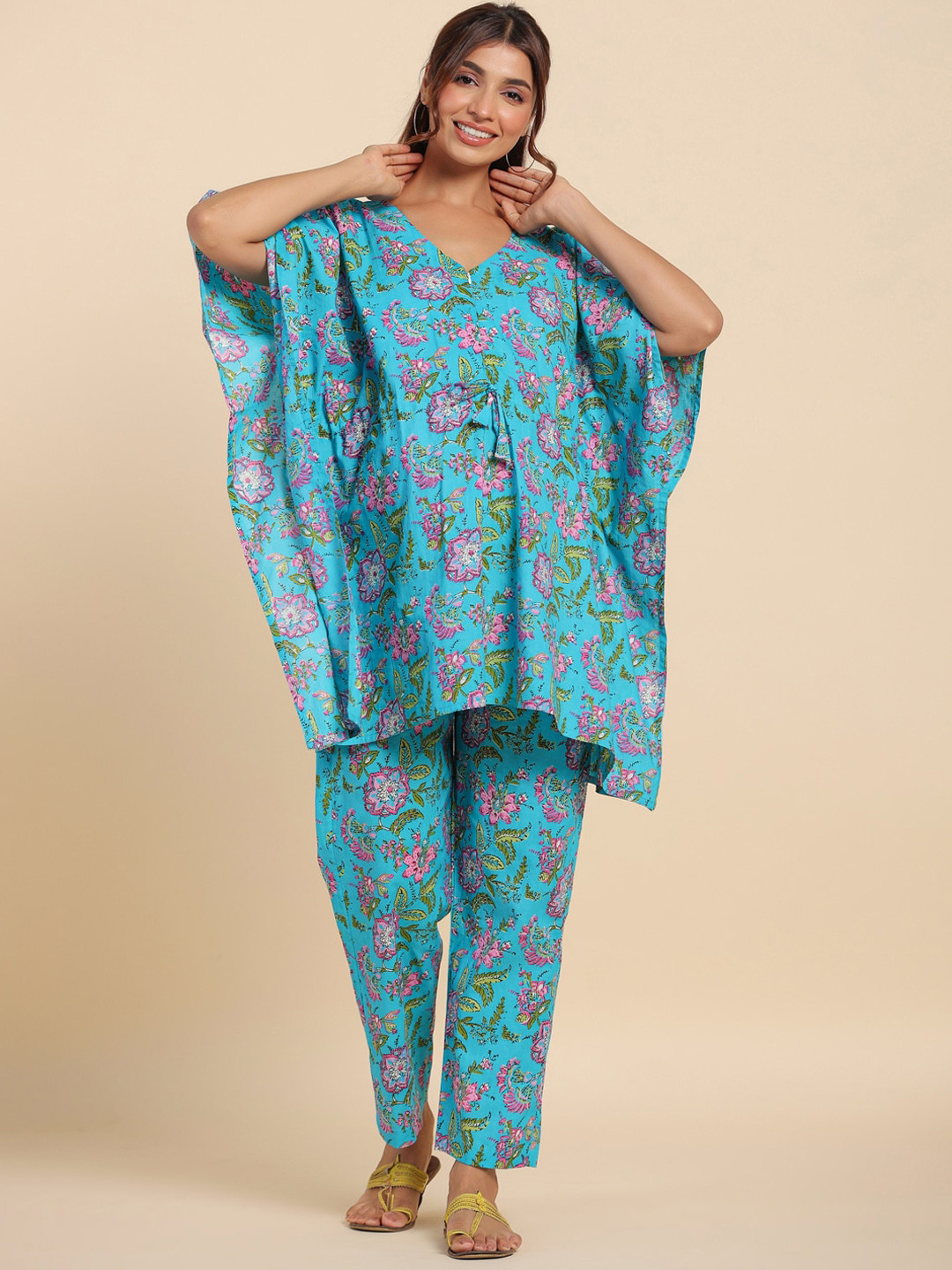 

Ikk Kudi by Seerat Floral Printed Regular Pure Cotton Maternity Kurti With Trousers, Blue