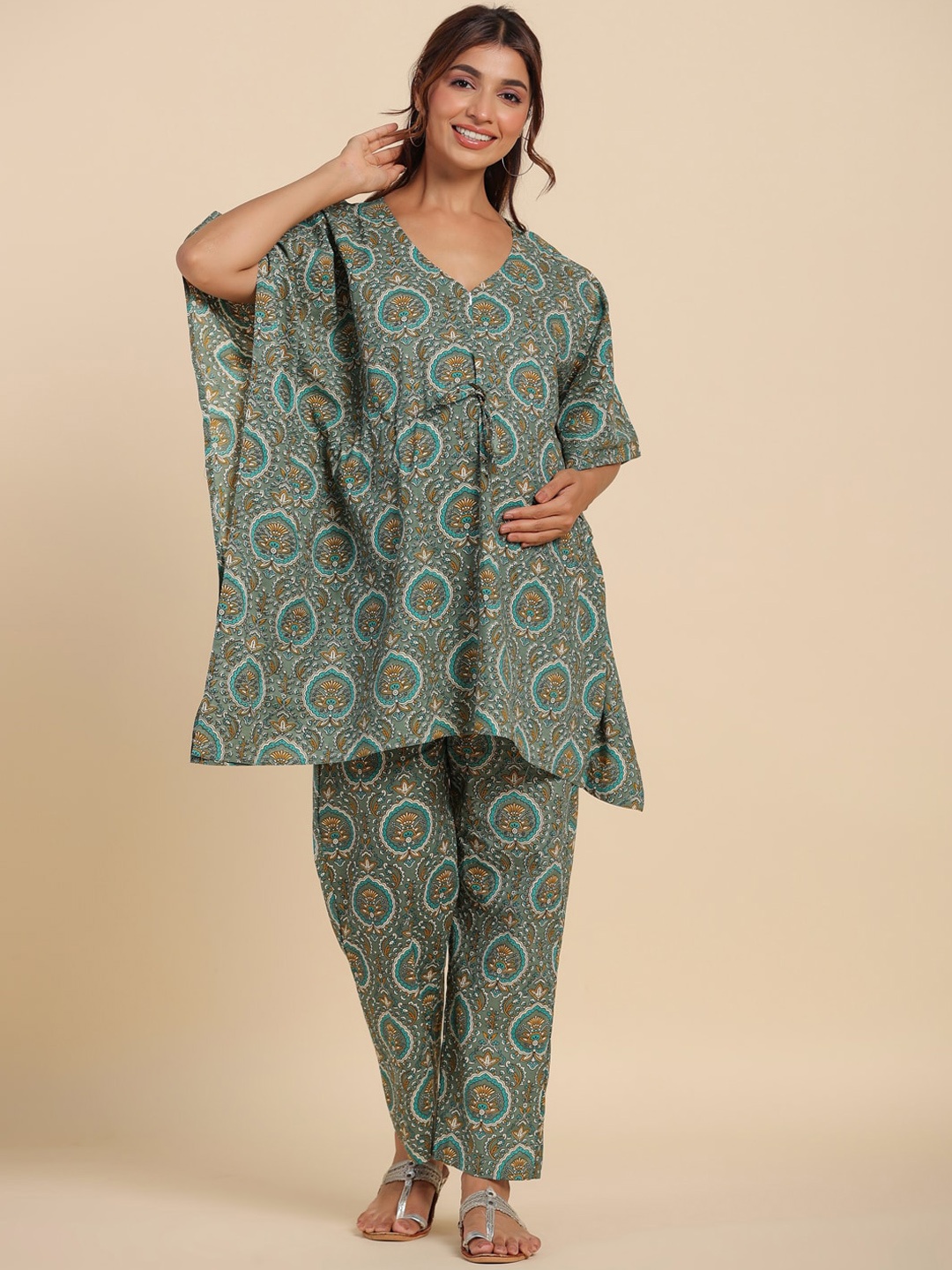 

Ikk Kudi by Seerat Maternity Floral Print Flared Sleeve Kaftan Pure Cotton Kurta Set, Green