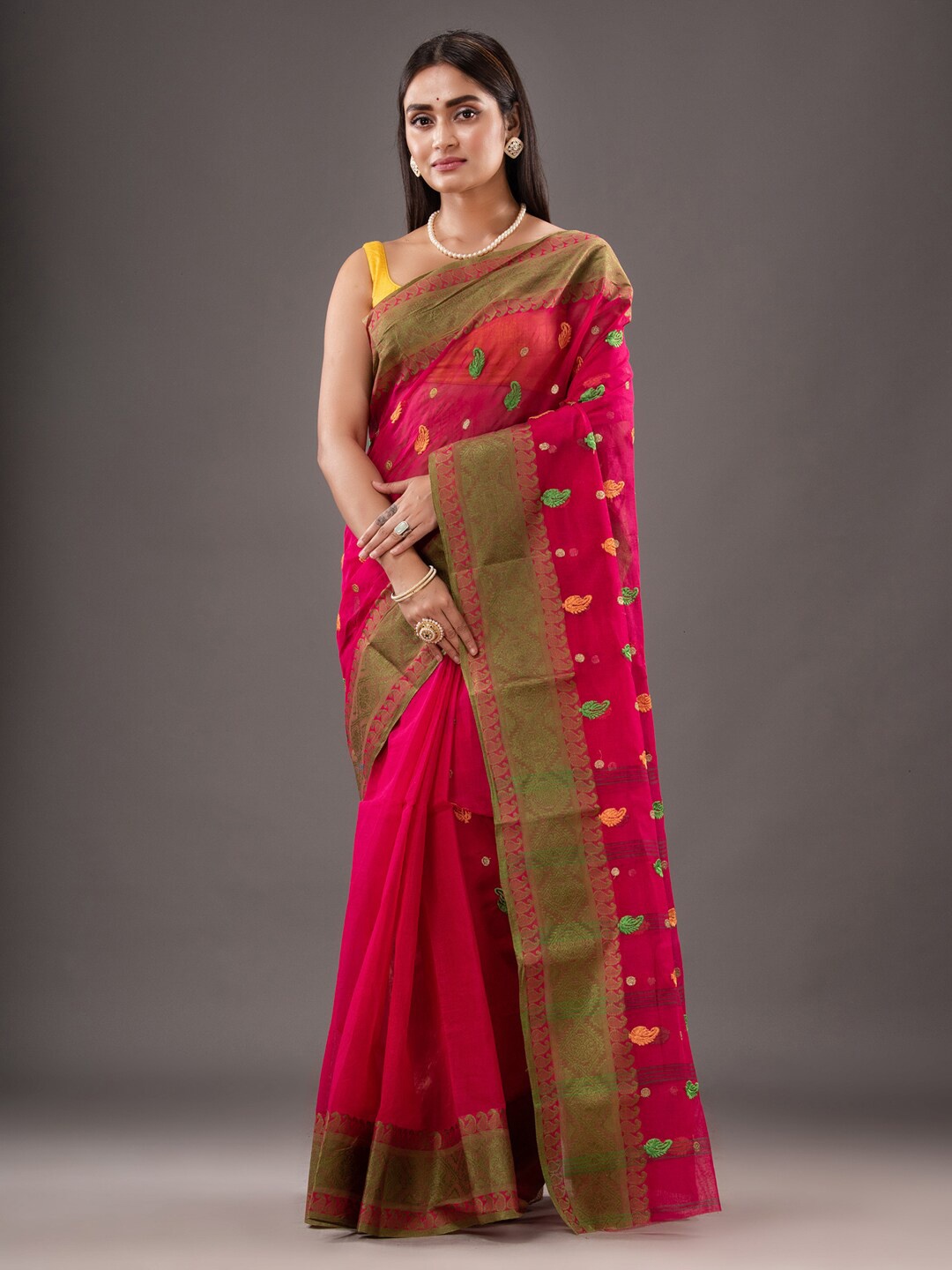 

SAJASAJO Paisley Woven Design Zari Pure Cotton Taant Saree, Magenta
