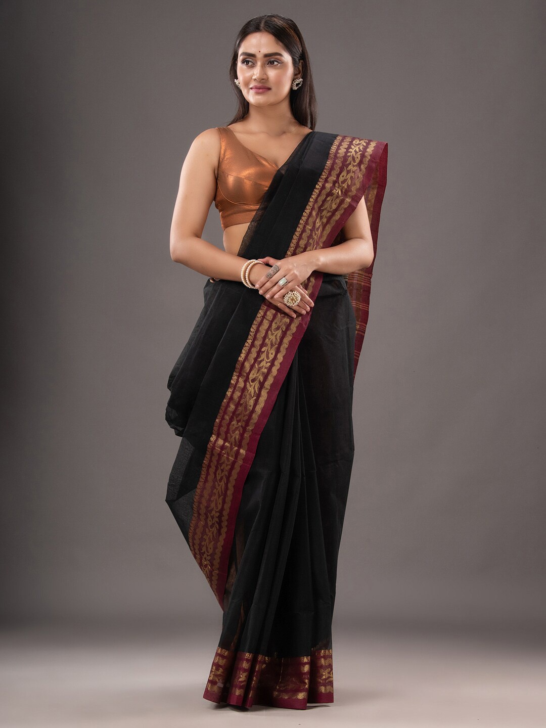 

SAJASAJO Woven Design Zari Pure Cotton Taant Saree, Black