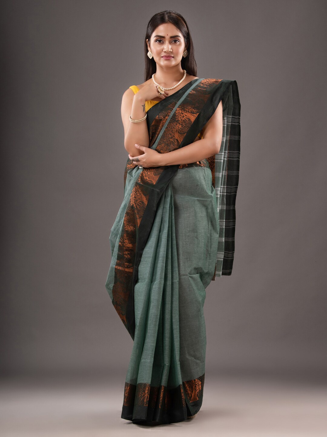 

SAJASAJO Woven Design Zari Pure Cotton Taant Saree, Green
