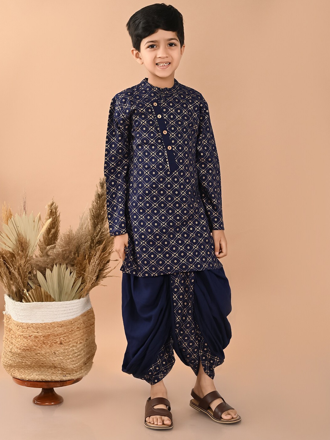 

LilPicks Boys Ethnic Motif Printed Pure Cotton Kurta With Dhoti Pants, Navy blue