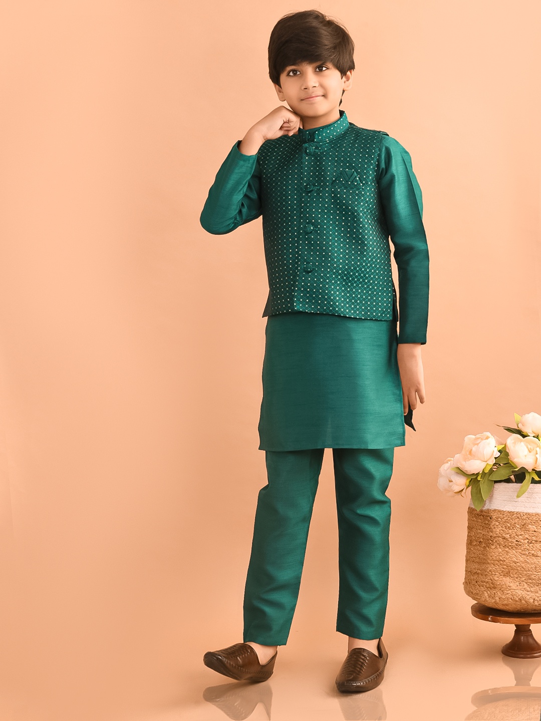 

LilPicks Boys Mandarin Collar Kurta With Pyjamas & Nehru Jacket, Green