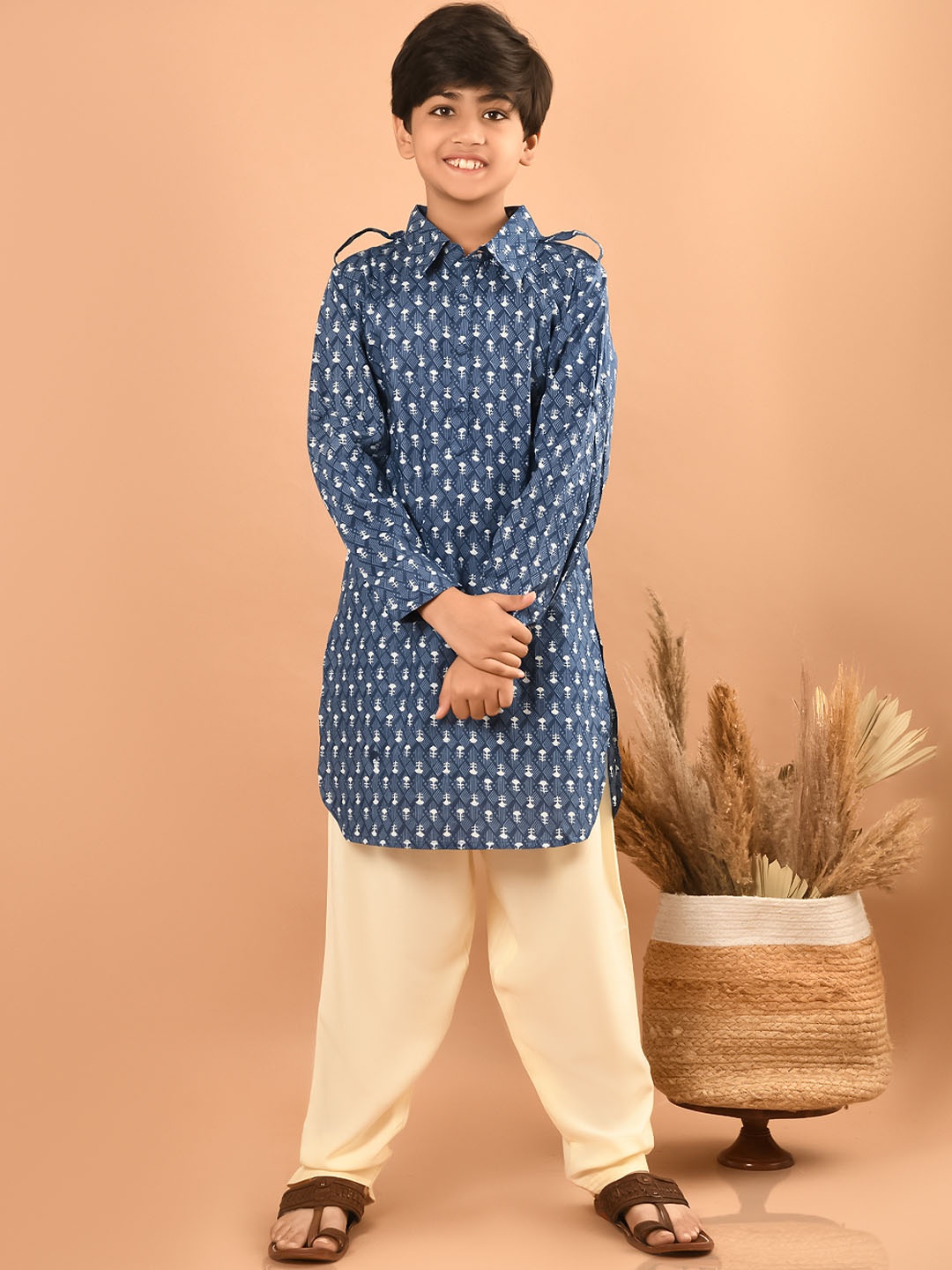 

LilPicks Boys Ethnic Motifs Printed Pure Cotton Pathani Kurta With Pyjamas, Navy blue