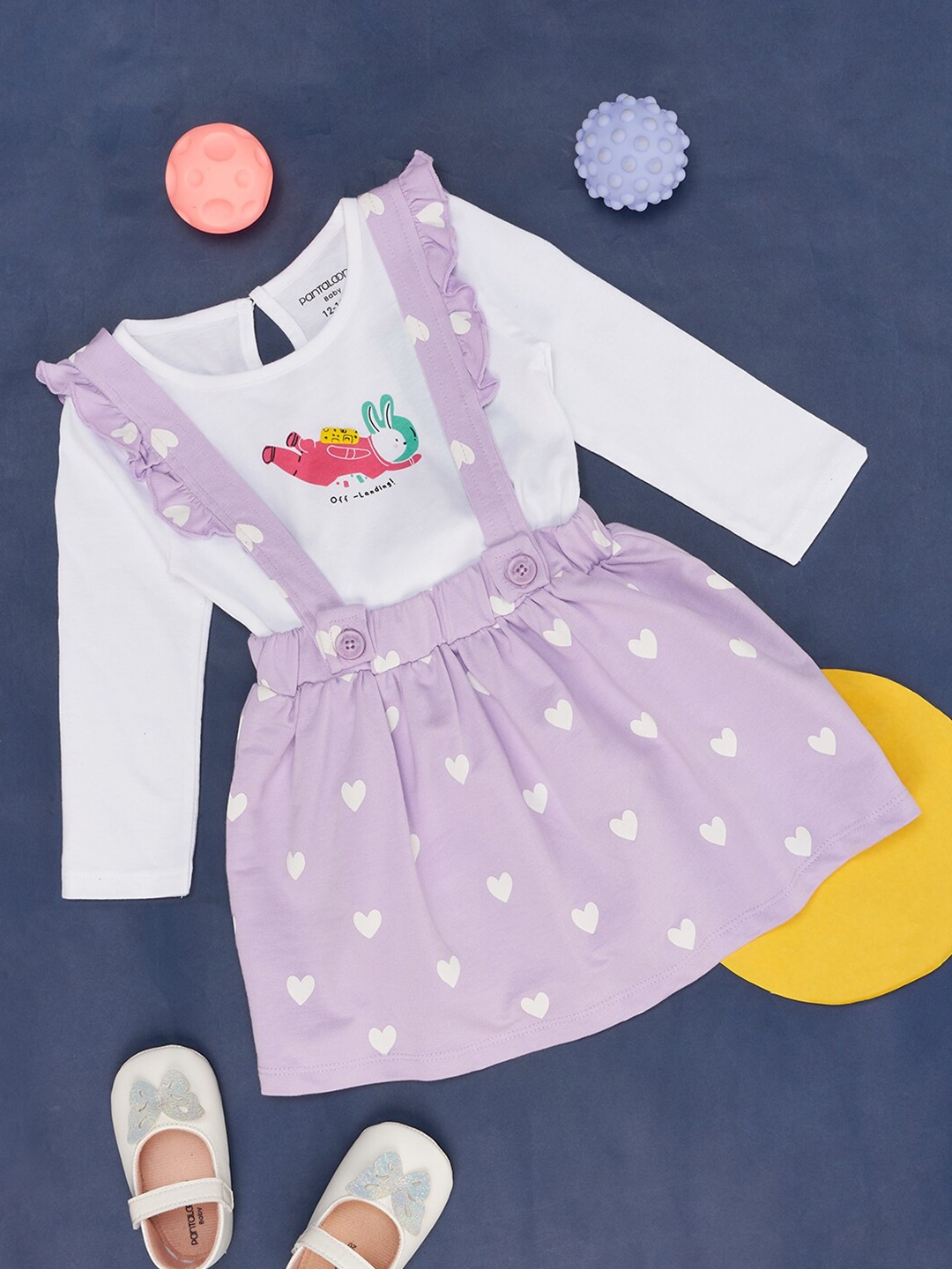 

Pantaloons Baby Infants Girls Printed Pure Cotton T-shirt & Dungaree, White