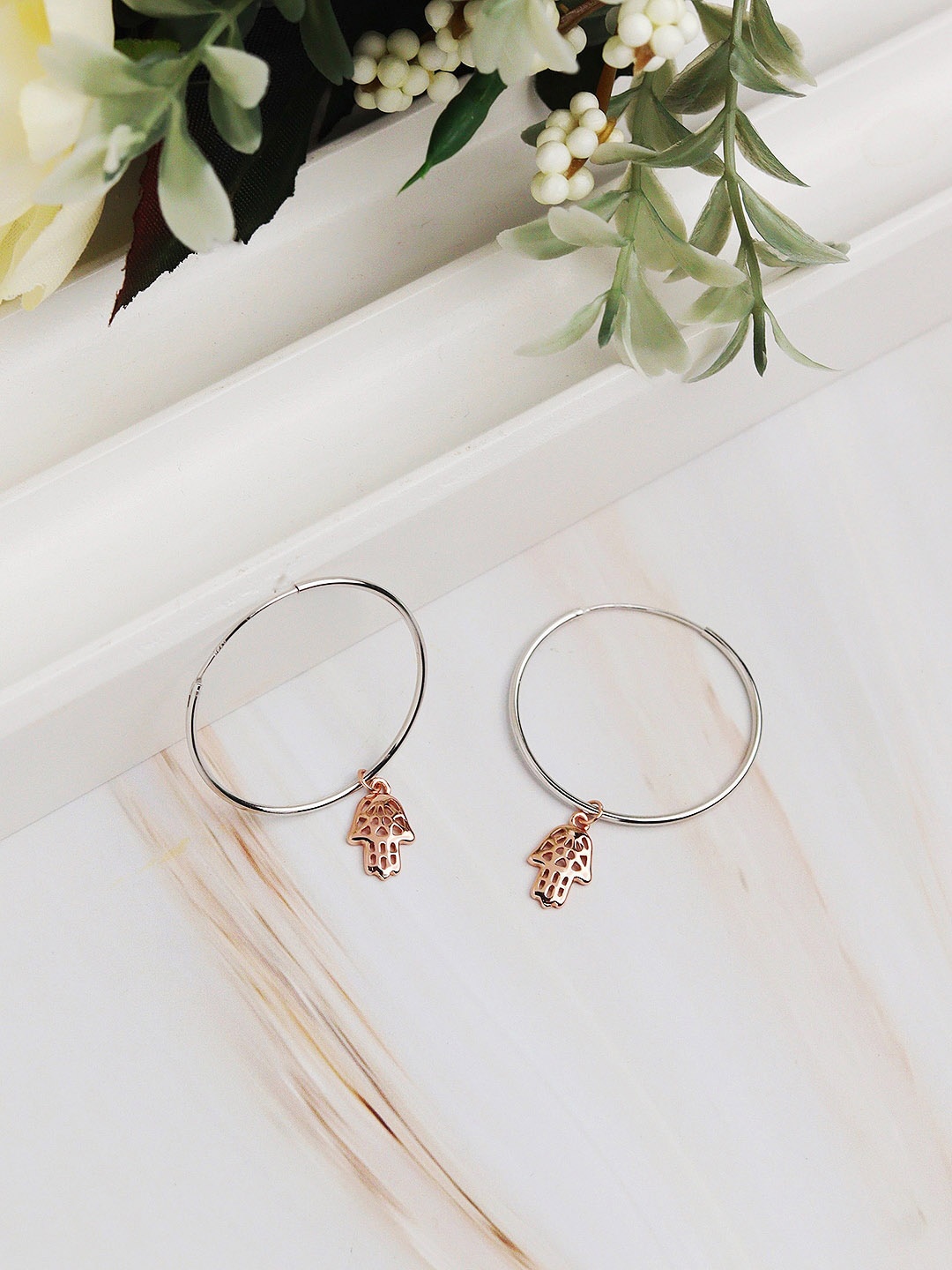 

CURIO COTTAGE Silver-Plated Contemporary Hoop Earrings