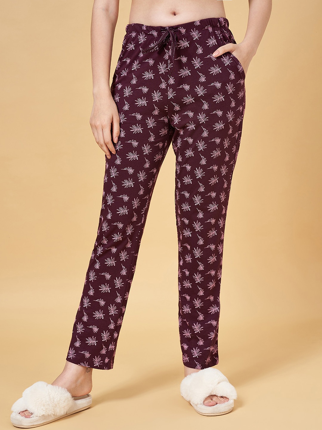 

Dreamz by Pantaloons Women Conversational Printed Mid-Rise Cotton Lounge Pants, Burgundy