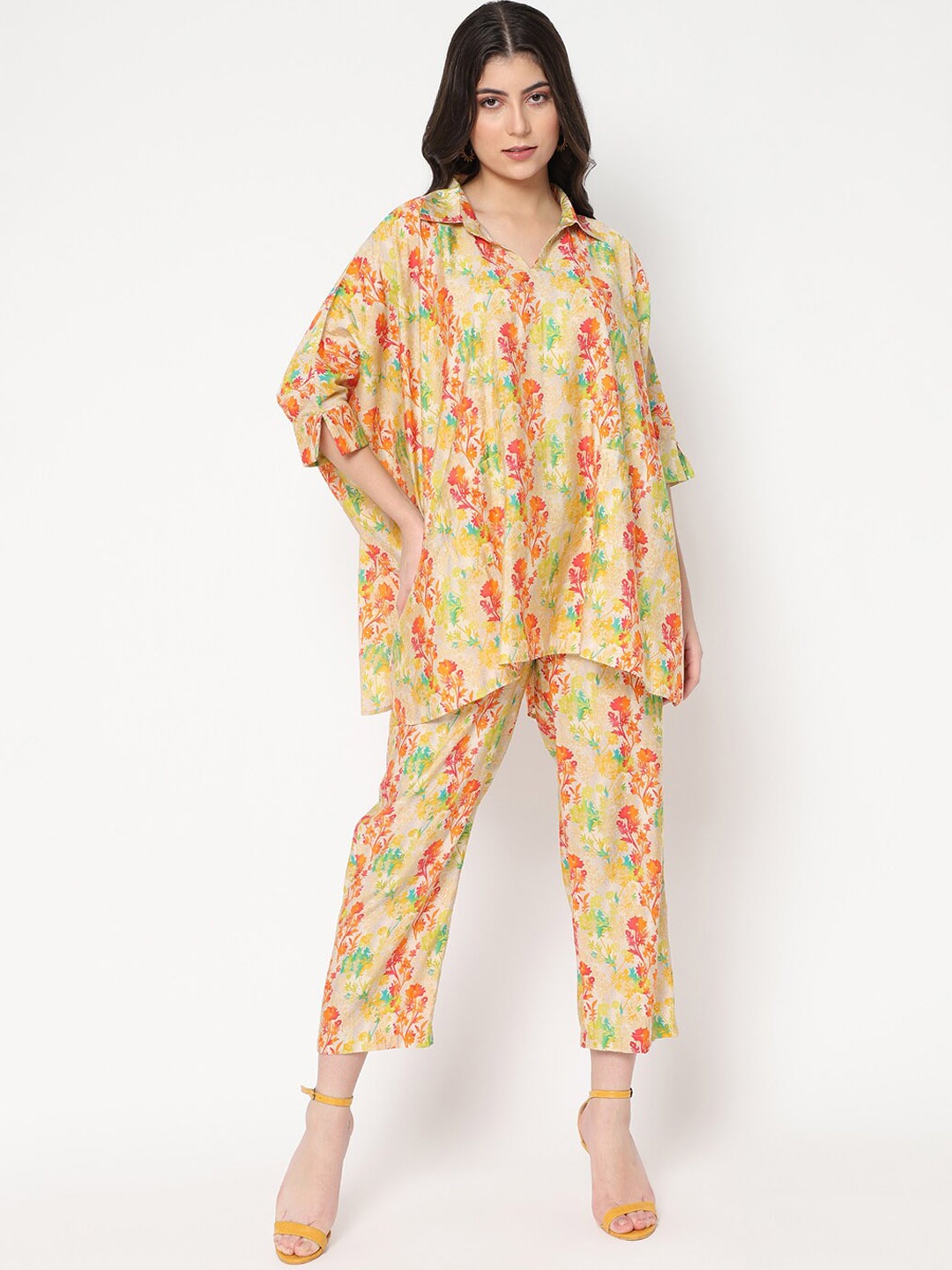 

La Vastraa Floral Printed Shirt Collar Slit Sleeves Kurta And Trousers, Yellow