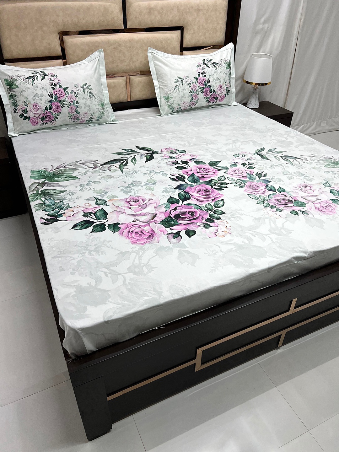 

Pure Decor Majestic Pink & White Floral Cotton 330 TC King Bedsheet With 2 Pillow Covers