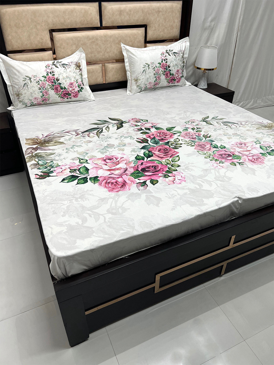 

Pure Decor Majestic Pink & White Floral Cotton 330 TC King Bedsheet With 2 Pillow Covers