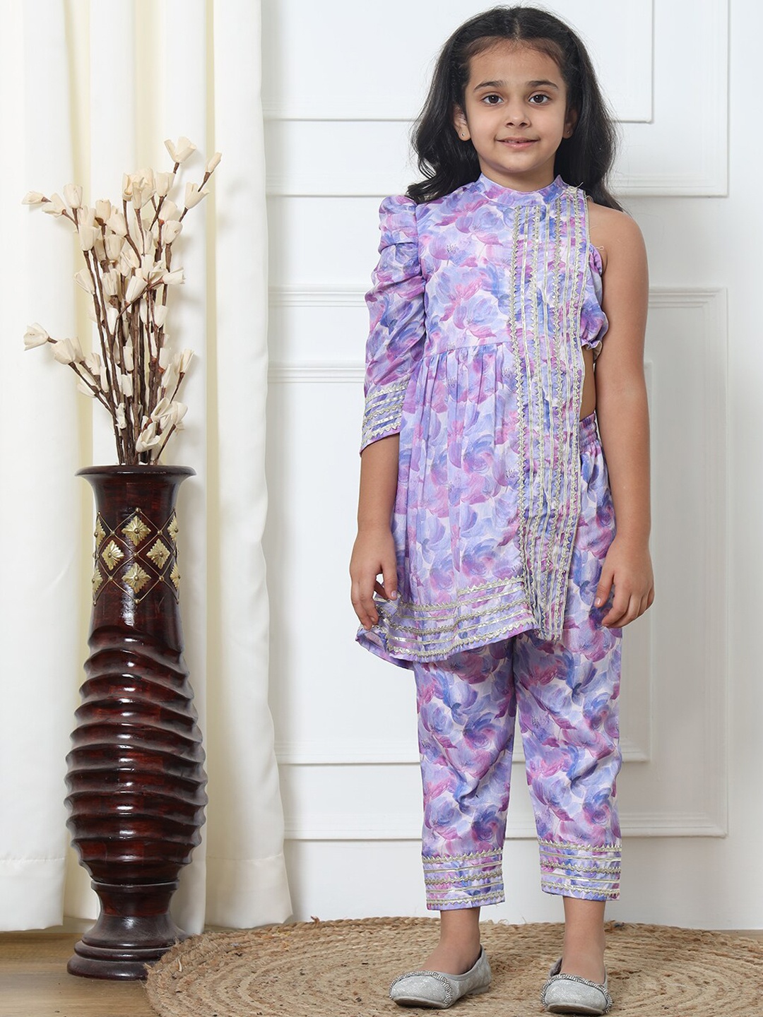 

Readiprint Girls Floral Printed Puffed Sleeves Panelled Gotta Kurti With Pyjamas, Blue