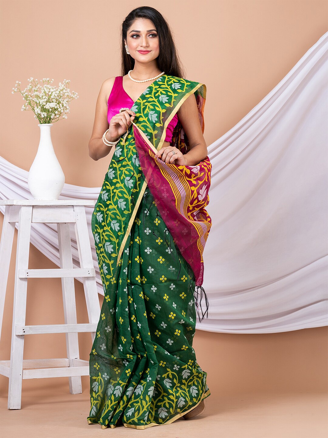 

Laa Calcutta Floral Printed Silk Cotton Saree, Green