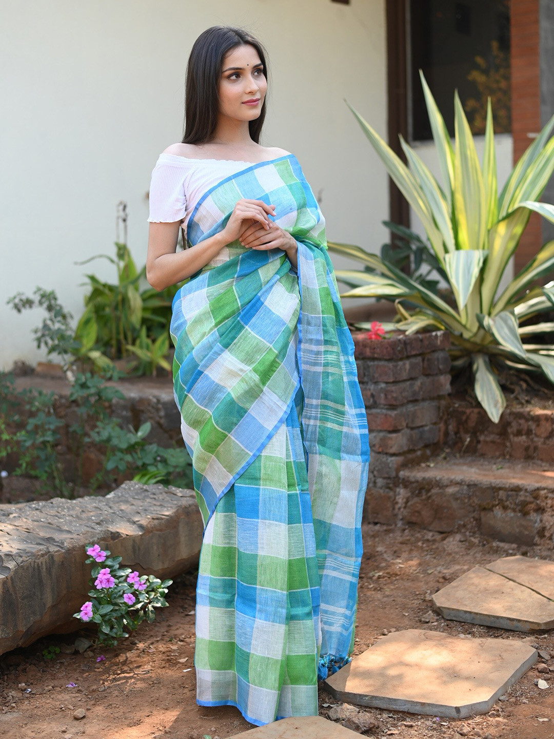 

Very Much Indian Checked Pure Linen Saree, Blue
